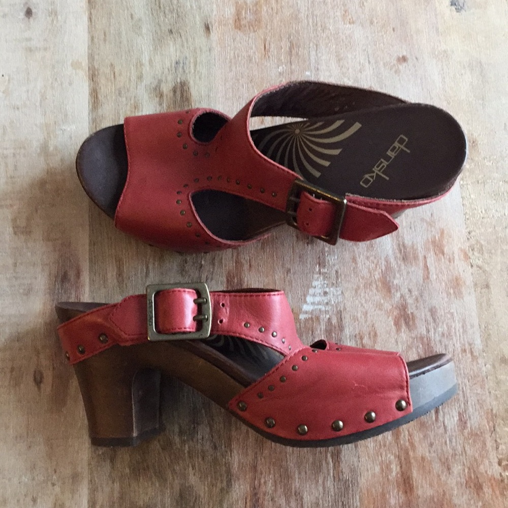 DANSKO size 38 (7.5) Red Leather Clogs